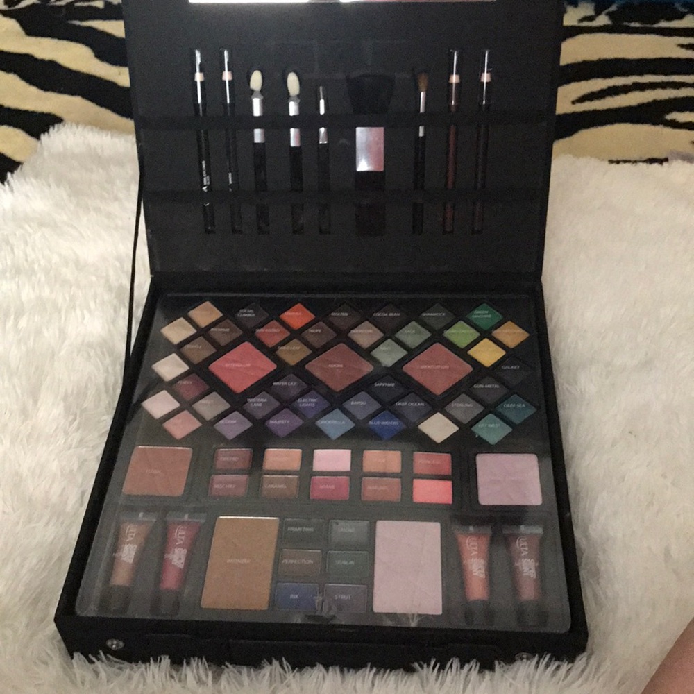 ▪️SOLD▪️NWT Full Ulta make up kit.